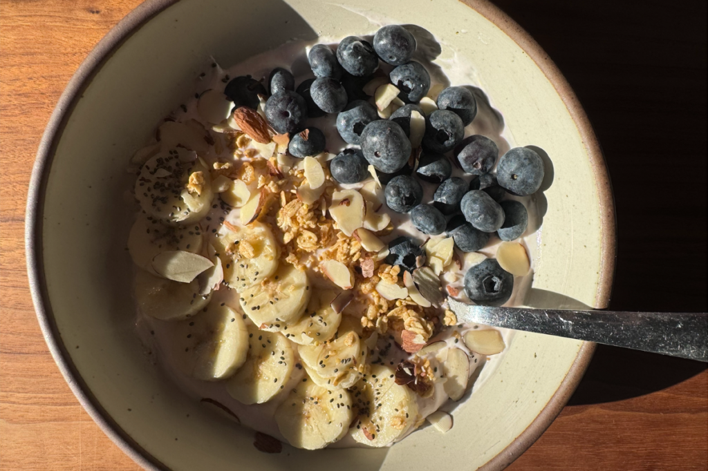Greek Yogurt & Berry Protein Bowl